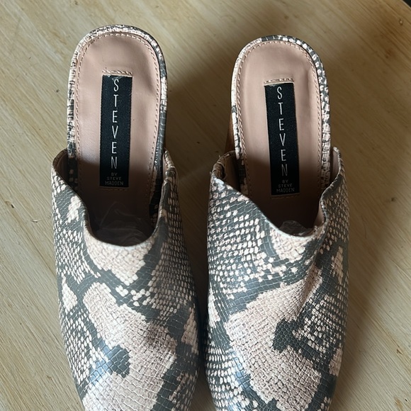 Steve By Steve Madden Snake Print Mules Sz 8 - Picture 4 of 4